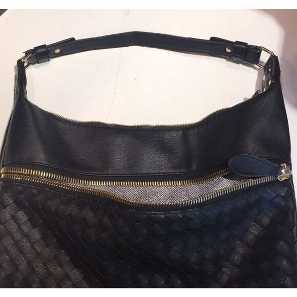 Chic Braided Front Shoulder Bag with Gold Zipper - Stylish and Functional - Picture 3 of 14